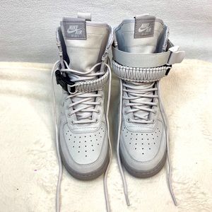 Nike SF Air Force 1 High Top in Grey